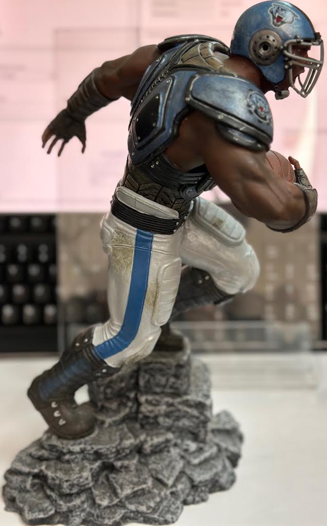 NECA Gears of War 3 "Thrashball Cole" Hand Painted Resin Statue Amazon Exclusive -RARE FIND-